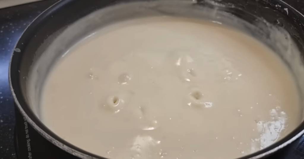 Rulouri de cocos fără coacere cu cremă de vanilie și cireșe