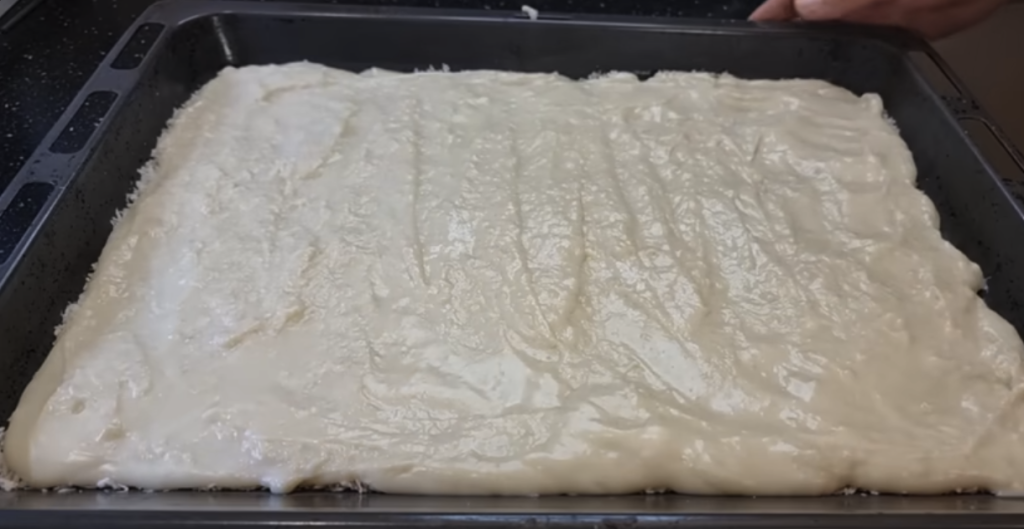Rulouri de cocos fără coacere cu cremă de vanilie și cireșe