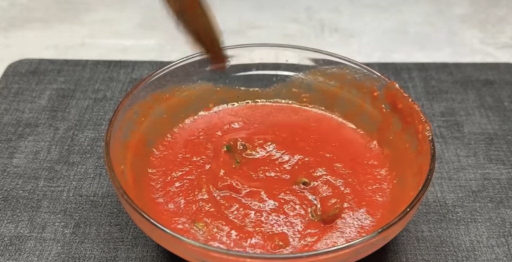 Plněné lasagnové trojúhelníky s lilkem, rajčatovou omáčkou a parmazánem