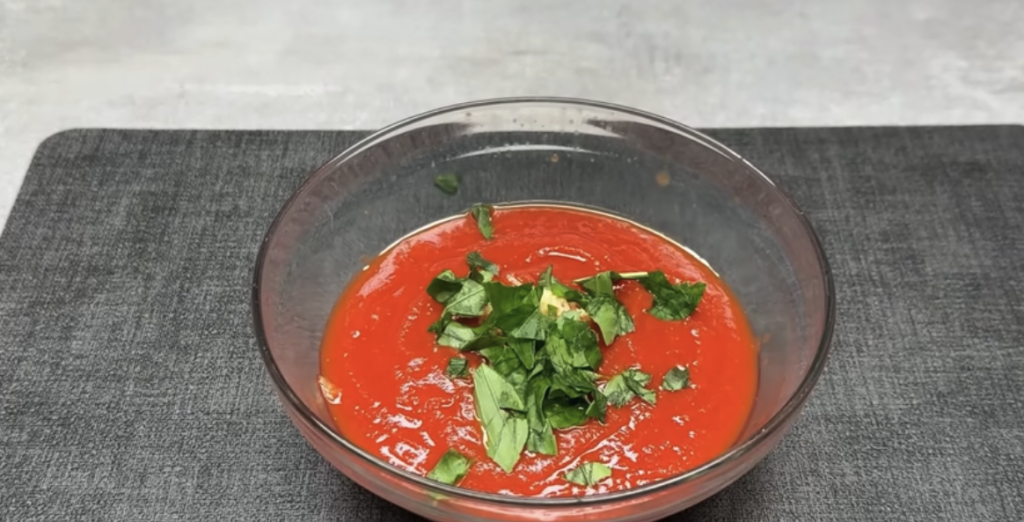 Plněné lasagnové trojúhelníky s lilkem, rajčatovou omáčkou a parmazánem