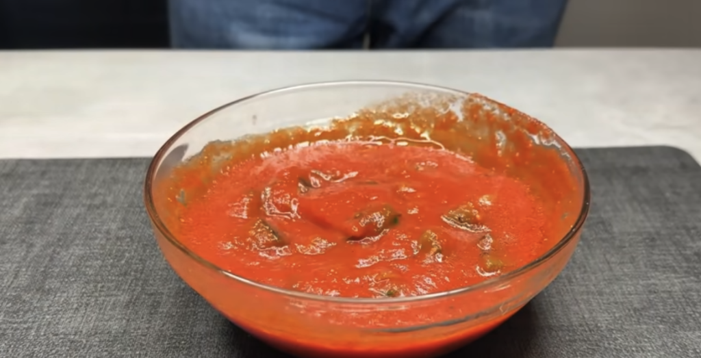 Plněné lasagnové trojúhelníky s lilkem, rajčatovou omáčkou a parmazánem