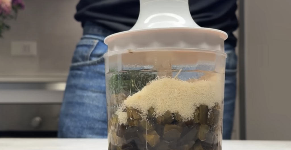 Plněné lasagnové trojúhelníky s lilkem, rajčatovou omáčkou a parmazánem