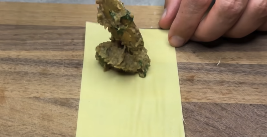 Plněné lasagnové trojúhelníky s lilkem, rajčatovou omáčkou a parmazánem