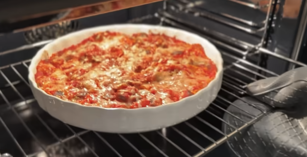 Plněné lasagnové trojúhelníky s lilkem, rajčatovou omáčkou a parmazánem