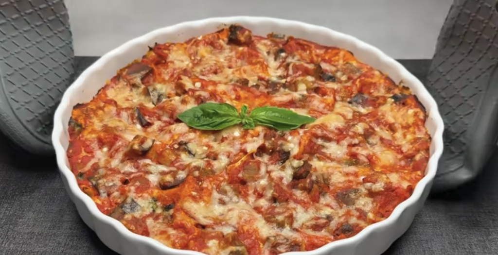 Plněné lasagnové trojúhelníky s lilkem, rajčatovou omáčkou a parmazánem