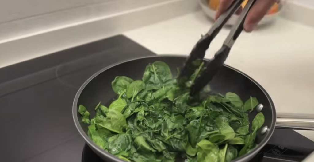 Špenátové gnocchi s ricottou, šalvějí a parmazánem – snadný italský recept