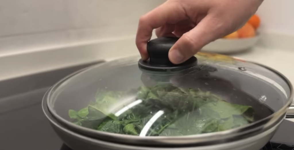 Špenátové gnocchi s ricottou, šalvějí a parmazánem – snadný italský recept