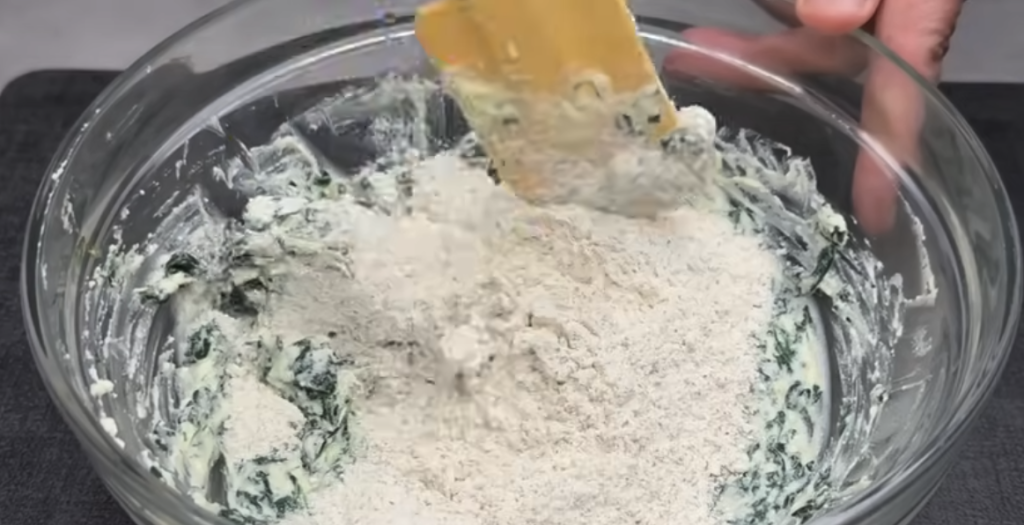 Špenátové gnocchi s ricottou, šalvějí a parmazánem – snadný italský recept