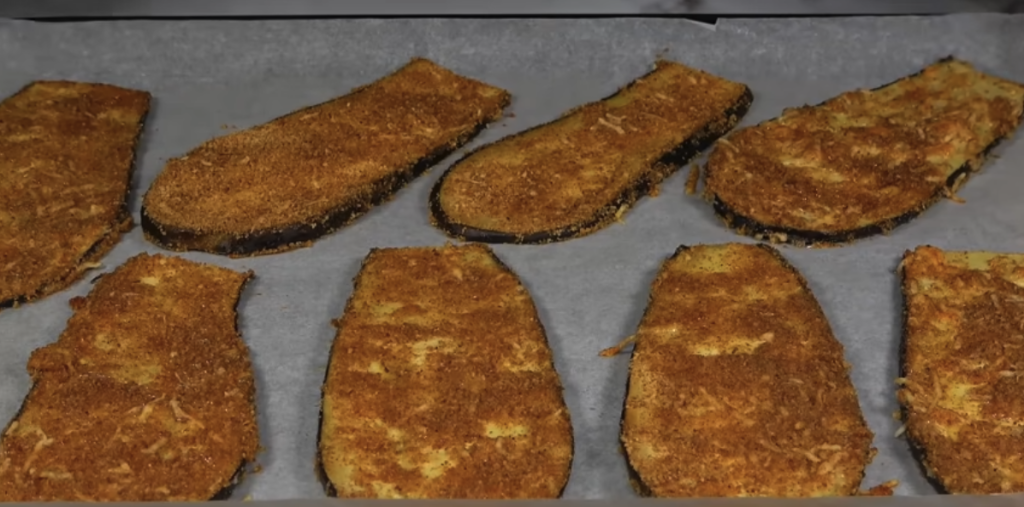 Pečené lilkové rolky s mozzarellou, šunkou a parmazánovou krustou