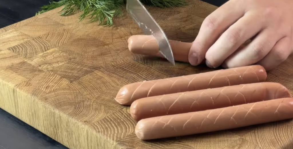 Křupavé bramborové kapsy plněné šťavnatou klobáskou a krémovou mozzarellou