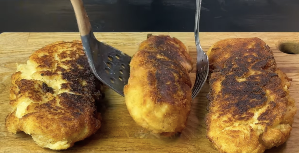 Křupavé bramborové kapsy plněné šťavnatou klobáskou a krémovou mozzarellou