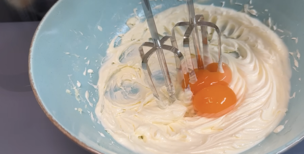 Jemné citronové koláčky s karamelovým kondenzovaným mlékem a kokosem - sladké a voňavé cukroví