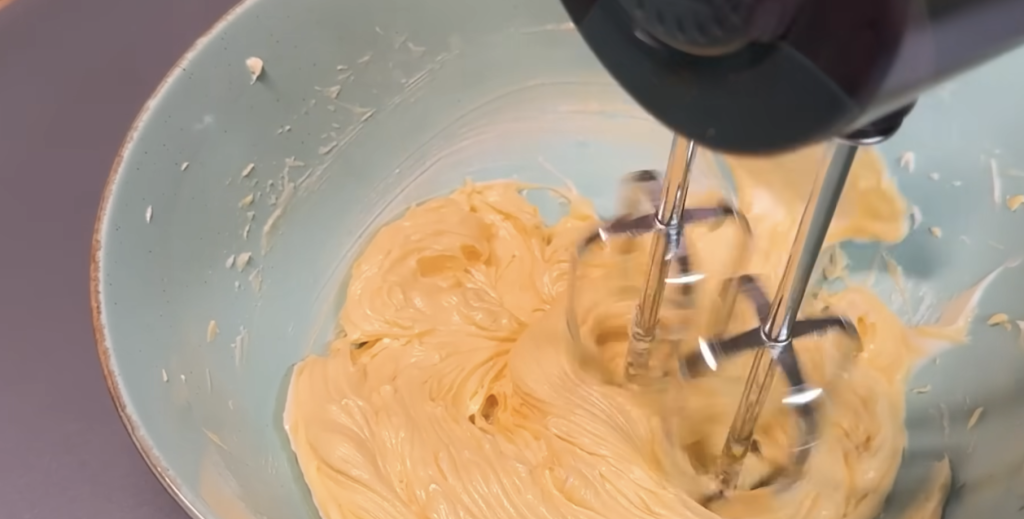 Jemné citronové koláčky s karamelovým kondenzovaným mlékem a kokosem - sladké a voňavé cukroví