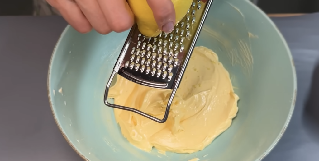 Jemné citronové koláčky s karamelovým kondenzovaným mlékem a kokosem - sladké a voňavé cukroví