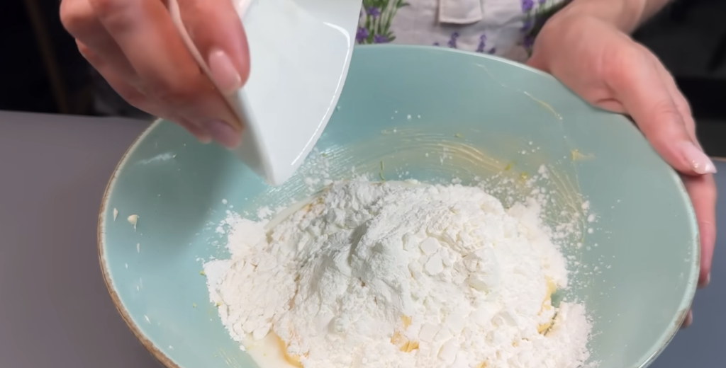 Jemné citronové koláčky s karamelovým kondenzovaným mlékem a kokosem - sladké a voňavé cukroví