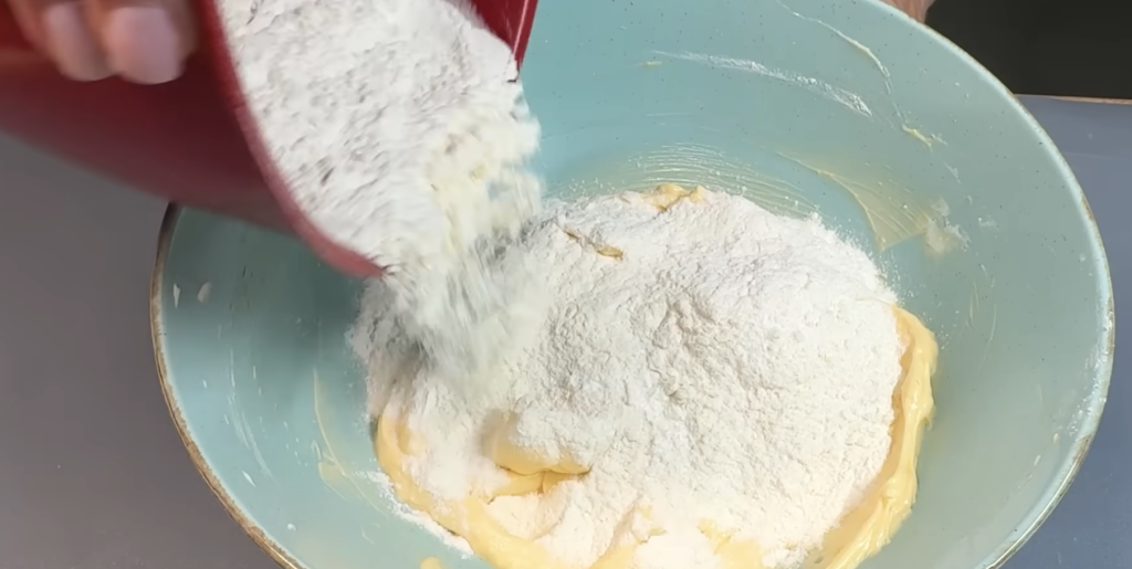 Jemné citronové koláčky s karamelovým kondenzovaným mlékem a kokosem - sladké a voňavé cukroví