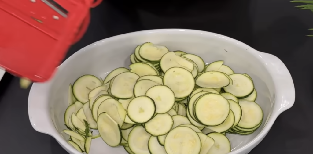 Pâine de dovlecei cu cartofi și parmezan de casă - instrucțiuni simple