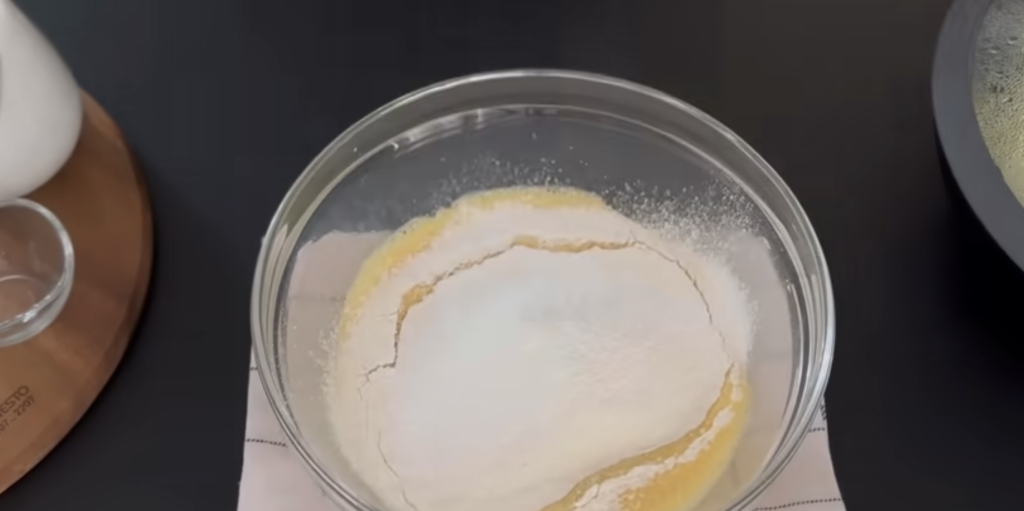 Pâine de dovlecei cu cartofi și parmezan de casă - instrucțiuni simple