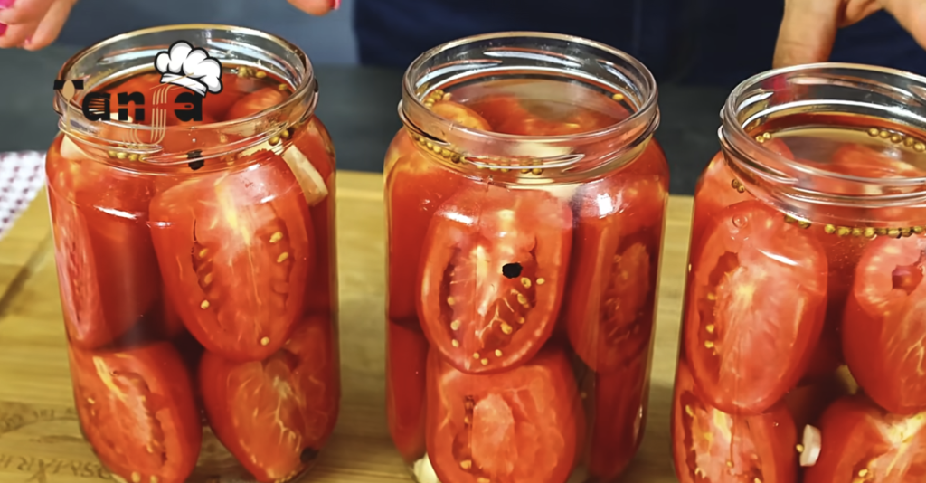 Zavařovaná rajčata ve sladkokyselém nálevu – jednoduchý recept krok za krokem