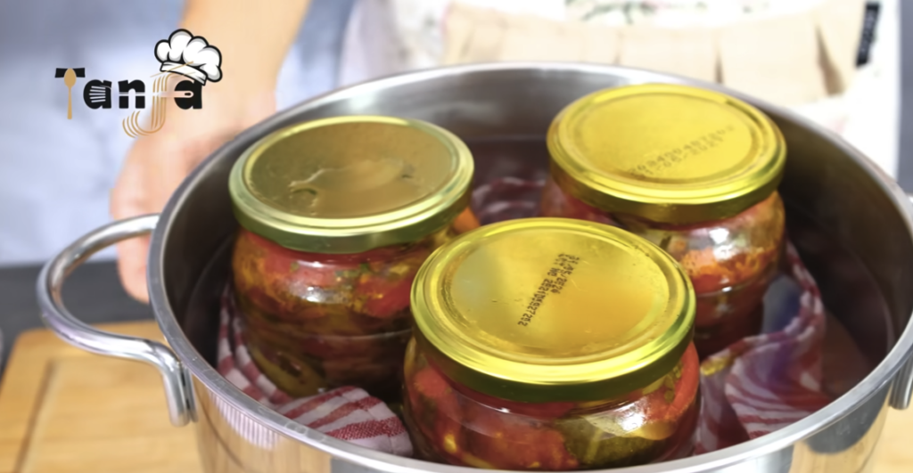 Zeleninový salát na zimu do sklenic – osvědčený domácí recept