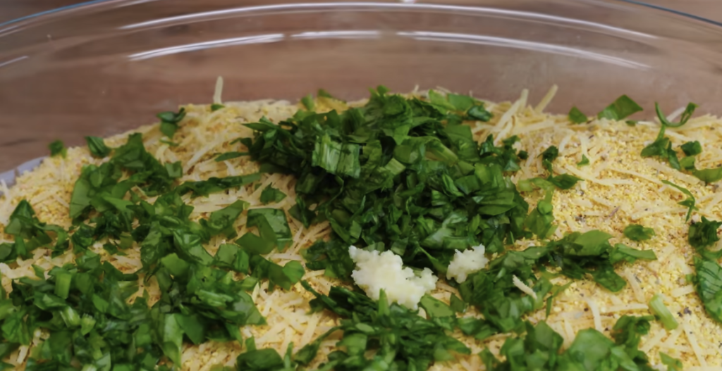 Křupavé cuketové plátky s parmazánem a bylinkovo-česnekovou omáčkou – lehký, voňavý a chutný recept