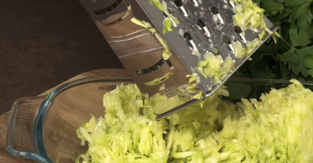 Lehké cuketové roládky plněné špenátem a sýrem z horkovzdušné fritézy