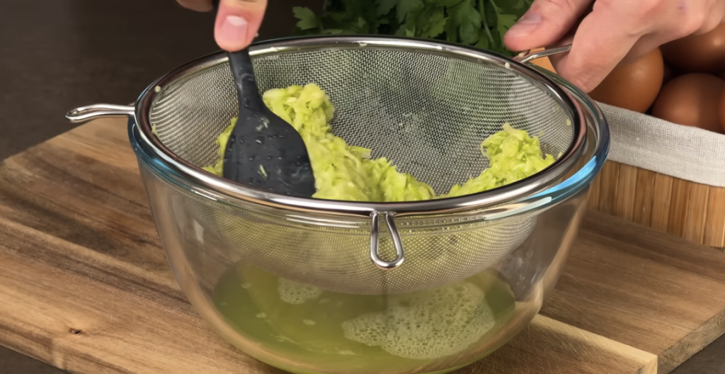 Lehké cuketové roládky plněné špenátem a sýrem z horkovzdušné fritézy