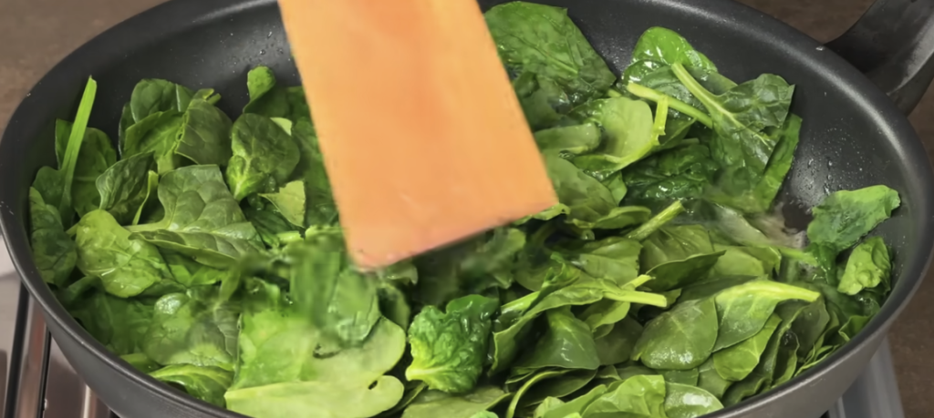 Lehké cuketové roládky plněné špenátem a sýrem z horkovzdušné fritézy