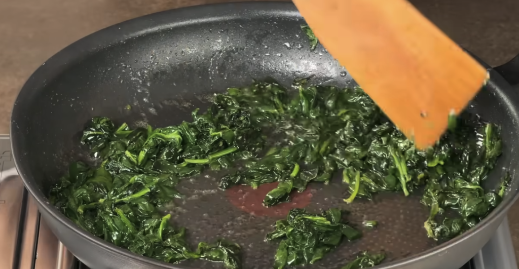 Lehké cuketové roládky plněné špenátem a sýrem z horkovzdušné fritézy