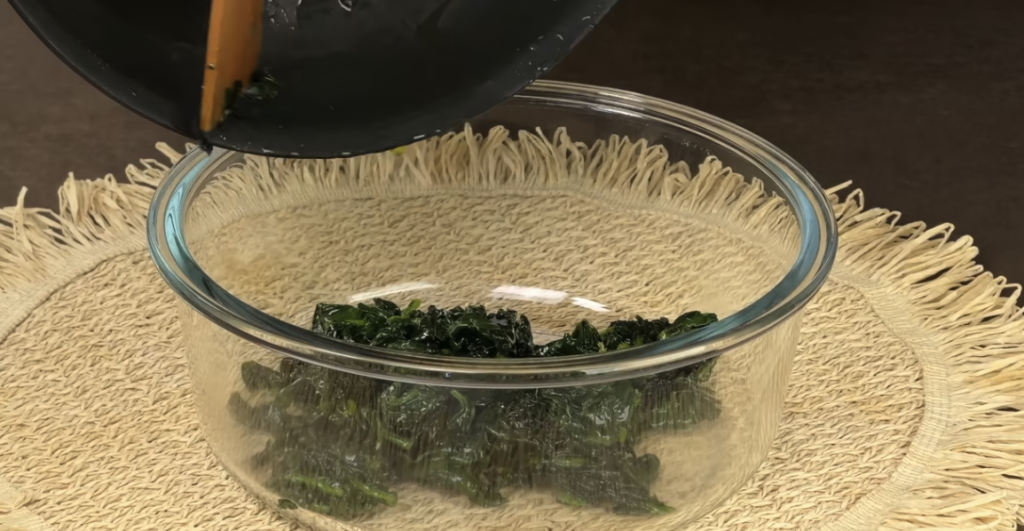 Lehké cuketové roládky plněné špenátem a sýrem z horkovzdušné fritézy