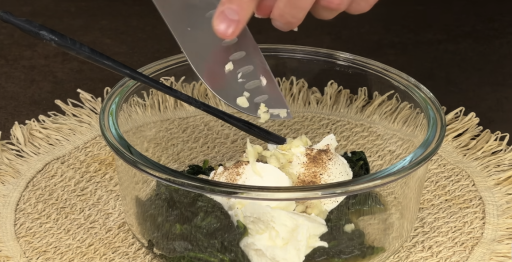 Lehké cuketové roládky plněné špenátem a sýrem z horkovzdušné fritézy