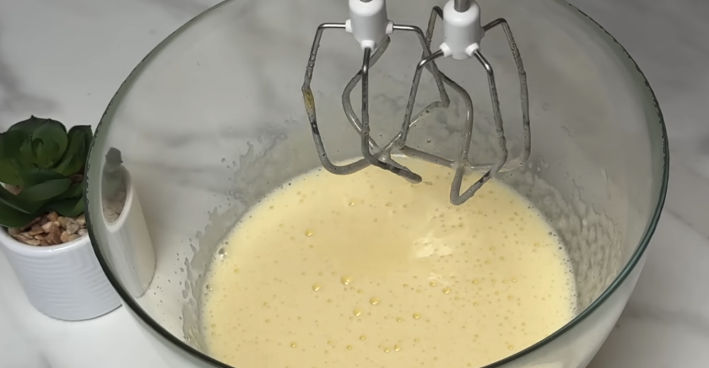 Domácí švestkovo-jogurtový koláč se skořicí – nadýchaný a voňavý