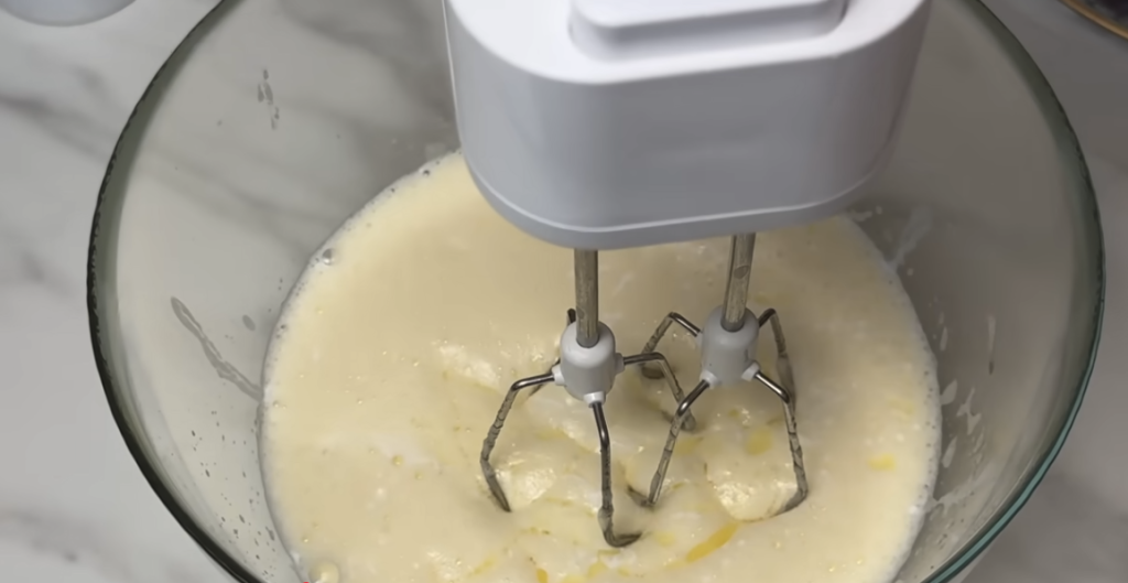 Domácí švestkovo-jogurtový koláč se skořicí – nadýchaný a voňavý