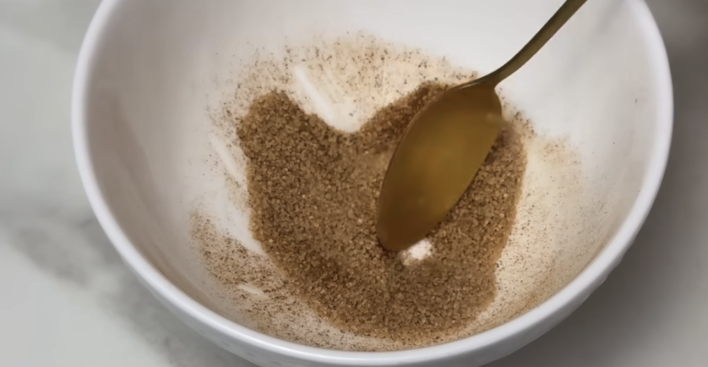 Domácí švestkovo-jogurtový koláč se skořicí – nadýchaný a voňavý