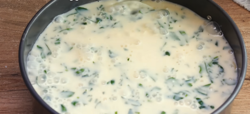 Cuketová spirála z filo těsta s mozzarellou – snadný a efektní slaný koláč