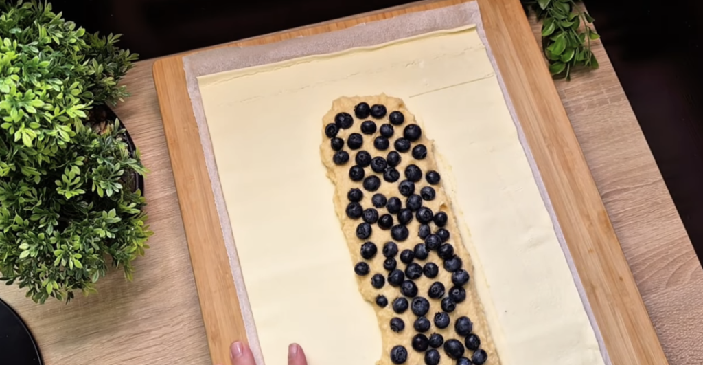 Voňavý listový závin s borůvkami a mandlemi – sladká radost pro každou příležitost