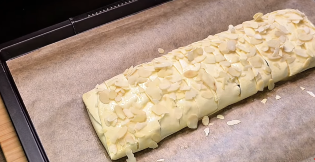 Voňavý listový závin s borůvkami a mandlemi – sladká radost pro každou příležitost