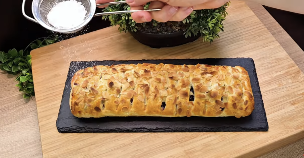 Voňavý listový závin s borůvkami a mandlemi – sladká radost pro každou příležitost