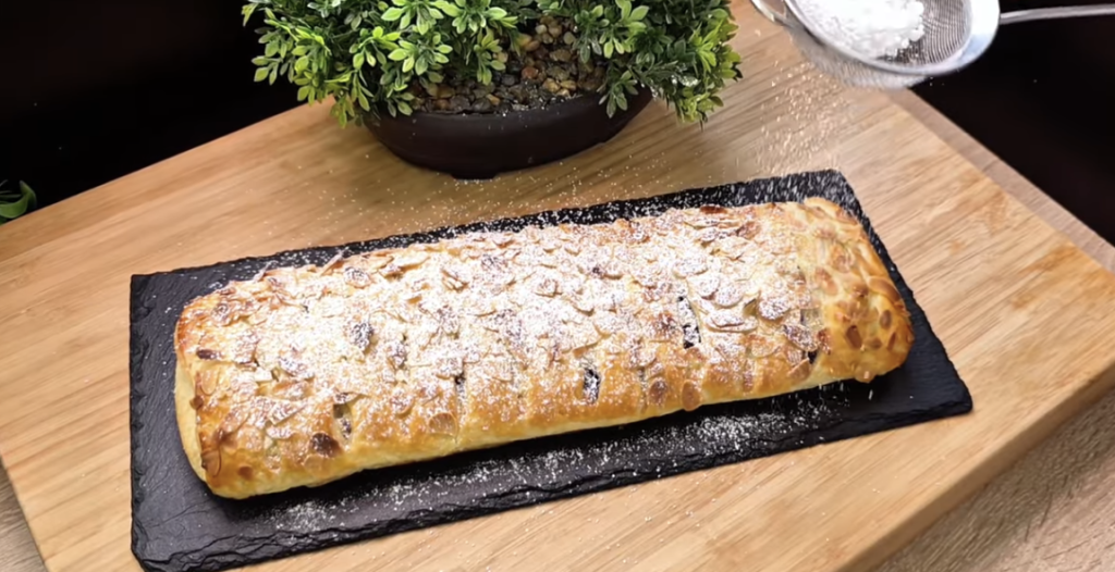 Voňavý listový závin s borůvkami a mandlemi – sladká radost pro každou příležitost