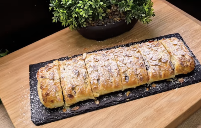 Voňavý listový závin s borůvkami a mandlemi – sladká radost pro každou příležitost