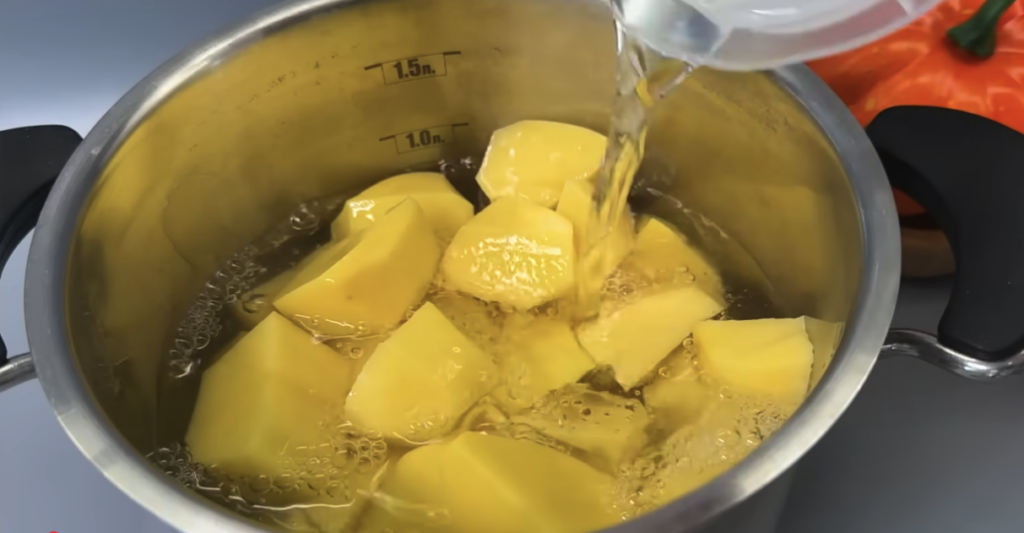 Domácí bramborové tyčinky s bylinkami a mozzarellou – lépe než klasické hranolky