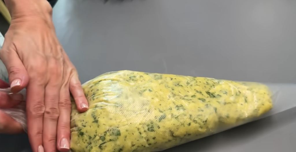 Domácí bramborové tyčinky s bylinkami a mozzarellou – lépe než klasické hranolky