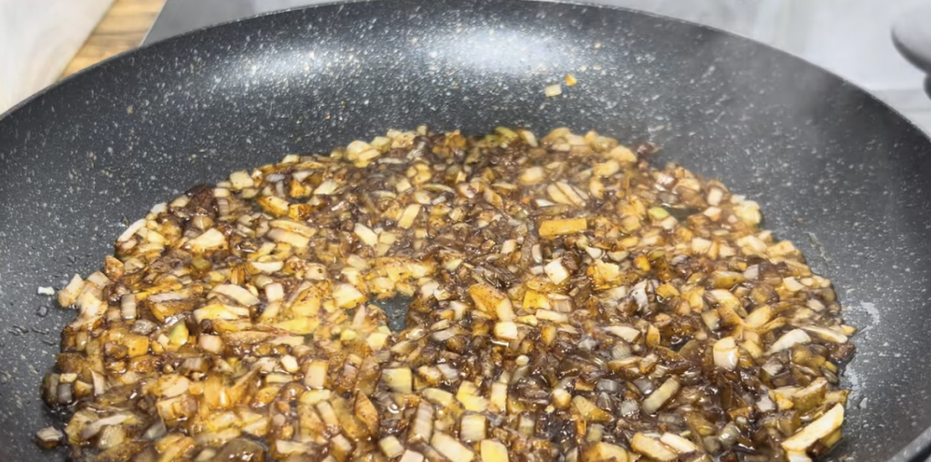 Plněná cuketa se zeleninovou směsí, rajčaty a sýrem – jednoduchý recept z trouby