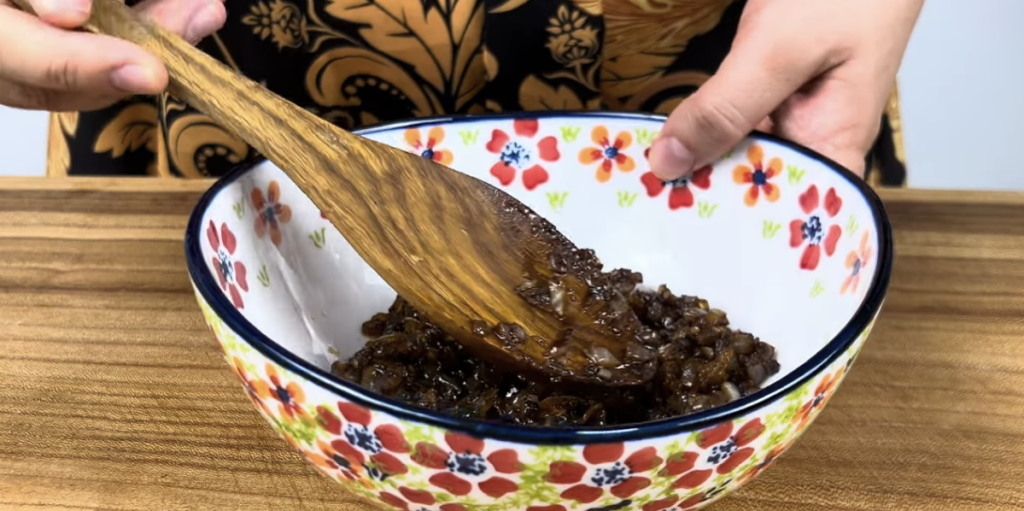 Plněná cuketa se zeleninovou směsí, rajčaty a sýrem – jednoduchý recept z trouby