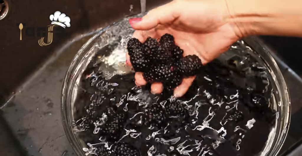 Zavařené ostružiny bez cukru – jednoduchý recept na pasterizaci