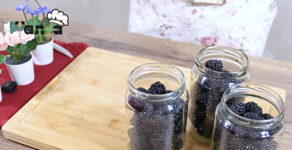 Zavařené ostružiny bez cukru – jednoduchý recept na pasterizaci