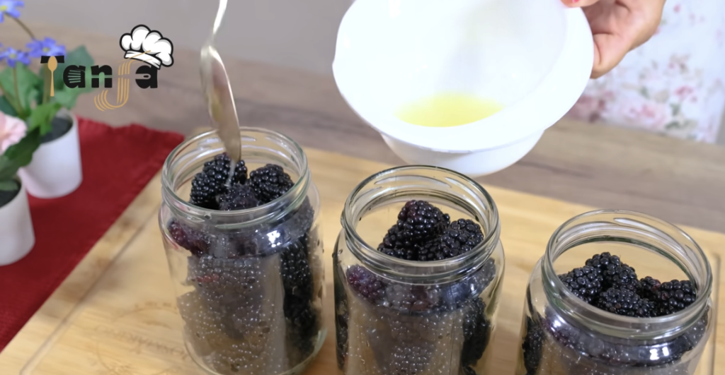 Zavařené ostružiny bez cukru – jednoduchý recept na pasterizaci