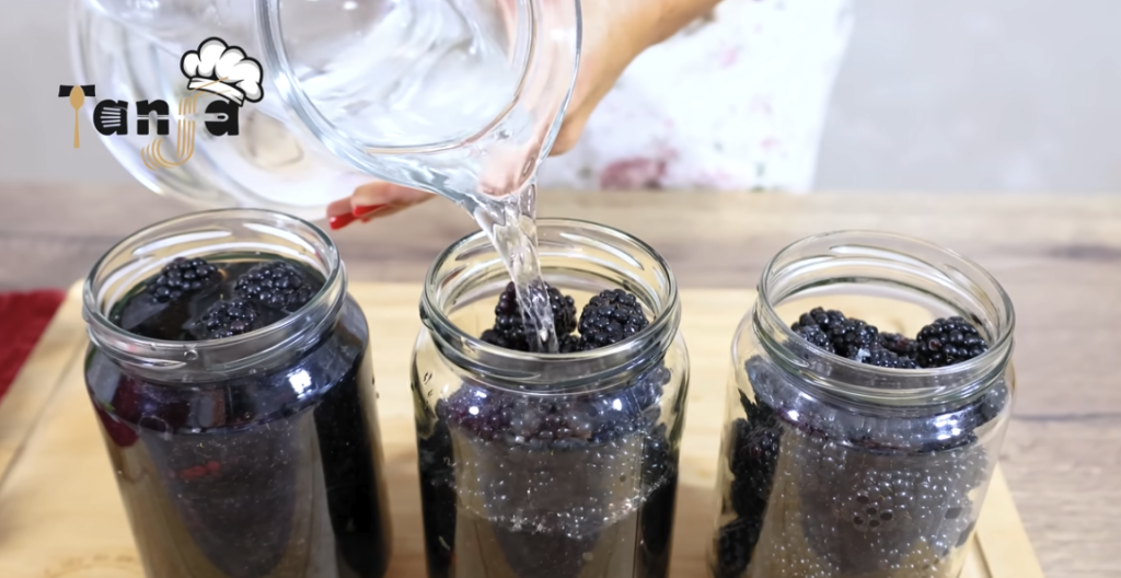 Zavařené ostružiny bez cukru – jednoduchý recept na pasterizaci