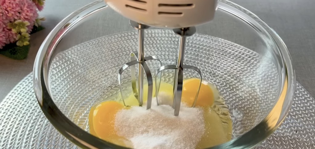 Domácí broskvový koláč s čerstvými broskvemi – snadný a vláčný letní dezert