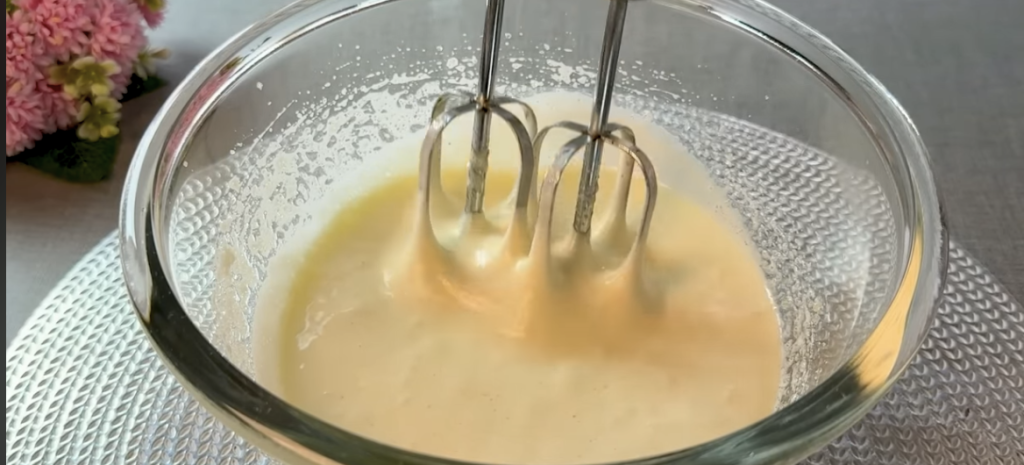 Domácí broskvový koláč s čerstvými broskvemi – snadný a vláčný letní dezert